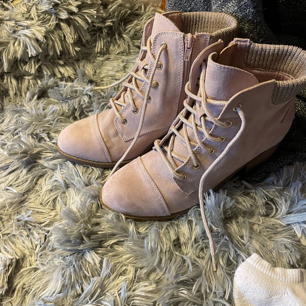 Boots - Picture 5 of 7
